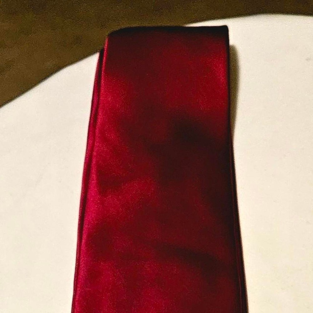 Red silk tie - Picture 3 of 6